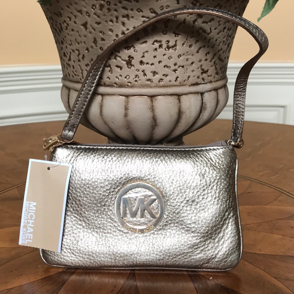 ⭐️NWT⭐️Michael Kors Bronze Wristlet